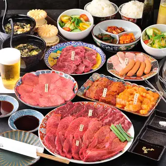 【限時特惠！ 】年末派對套餐，暢飲無限：12道菜僅需8,000日圓（含稅）