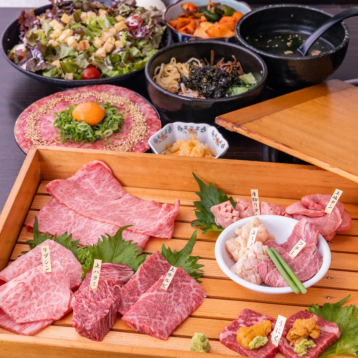 Dishes enhanced with smoke... 'A Surprise Treasure Box Course' 6000 yen