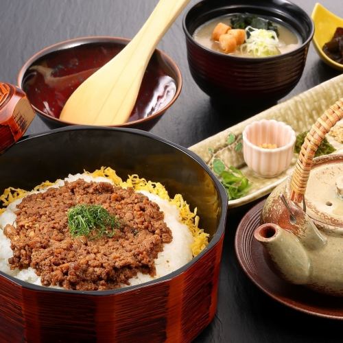 Hitachi beef hitsumabushi (simmered in soy sauce)