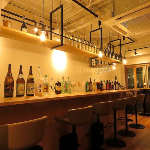 [Counter] When you enter the store, the stylish bar counter catches your eye.Individuals are welcome, and please spend your precious time relaxing with our specialty alcoholic beverages.The space has a mature atmosphere and is also recommended for dates.