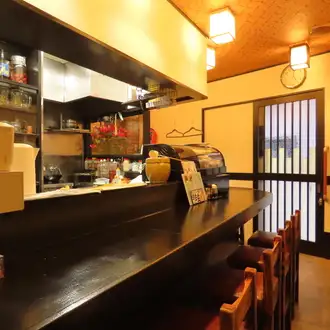 ライブ感溢れる大人気のカウンター席！お仕事帰りのサク飲みやデートに♪