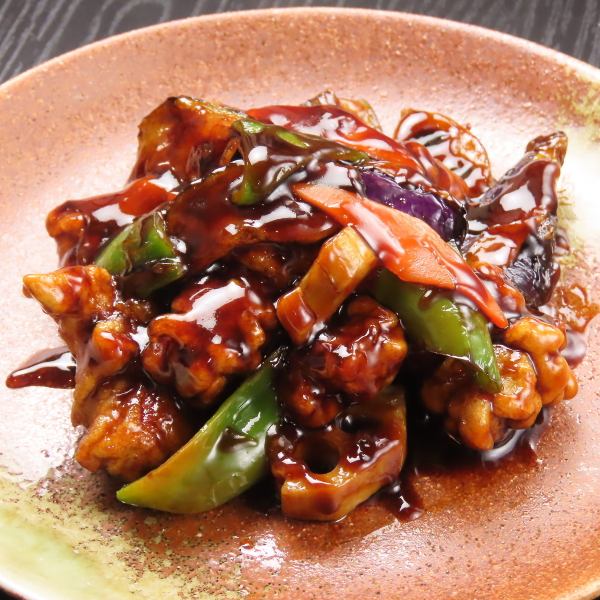 【当店イチオシ】熟練シェフが手作り!本場の味【黒酢酢豚】1,078円(税込)