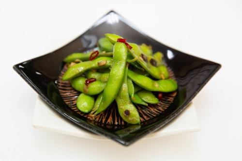 胡麻香る枝豆にんにく炒め