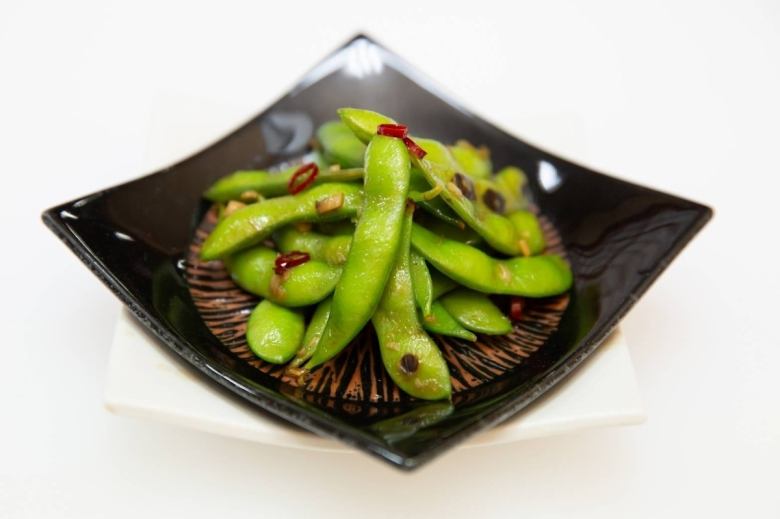 胡麻香る枝豆にんにく炒め