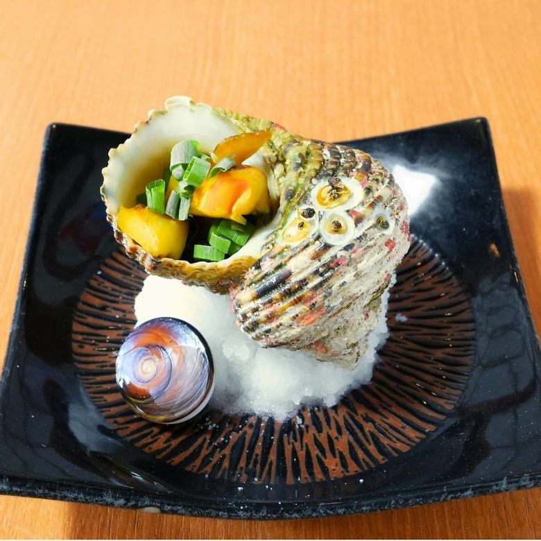 【奄美の美味】島サザエの壺焼き