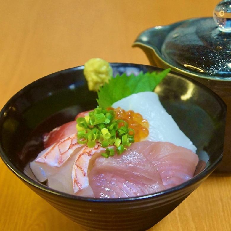 地魚ミニ海鮮丼～出汁付き～