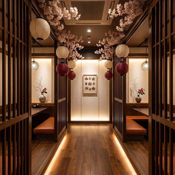 団体でのご利用にも対応できる広々とした席をご用意しています。会社宴会や歓送迎会、同窓会など大人数の集まりにもぴったりの空間です。牛タンや海鮮料理を楽しめる飲み放題付きコースも豊富に取り揃えているため、幹事様にも安心。ゆったりとした雰囲気の店内で、周りを気にせず宴会をお楽しみいただけます。