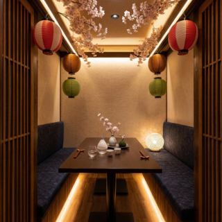 友人同士の飲み会や仕事帰りの一杯など、少人数でも気軽に利用できる席をご用意しています。落ち着いた雰囲気の店内で、ゆったりと食事とお酒を楽しめるのが魅力。牛タンや海鮮料理をつまみながら、会話を楽しむひとときをお過ごしいただけます。国分町でゆっくり飲みたい方にもおすすめです。