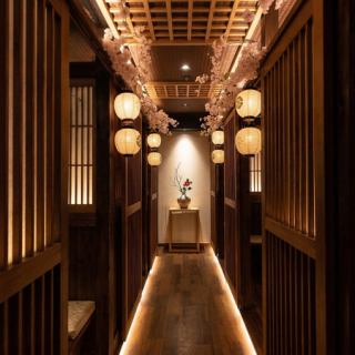 会社宴会や歓送迎会、友人同士の飲み会などにぴったりの空間をご用意しています。落ち着いた雰囲気の店内で、周りを気にせずゆったりと食事やお酒を楽しめるのが魅力。牛タンや海鮮料理を楽しめる飲み放題付きコースも多数ご用意しており、幹事様にも安心です。国分町での宴会や飲み会にぜひご利用ください。