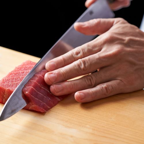 塩釜直送の新鮮な海の幸を味わう自慢の刺身盛り合わせ