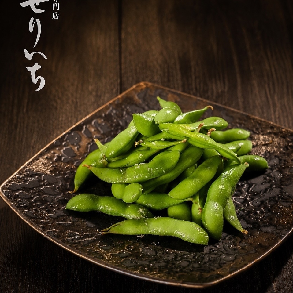 退勤後に立ち寄れる駅前、温かな鍋と一杯の酒を味わう静かな場所