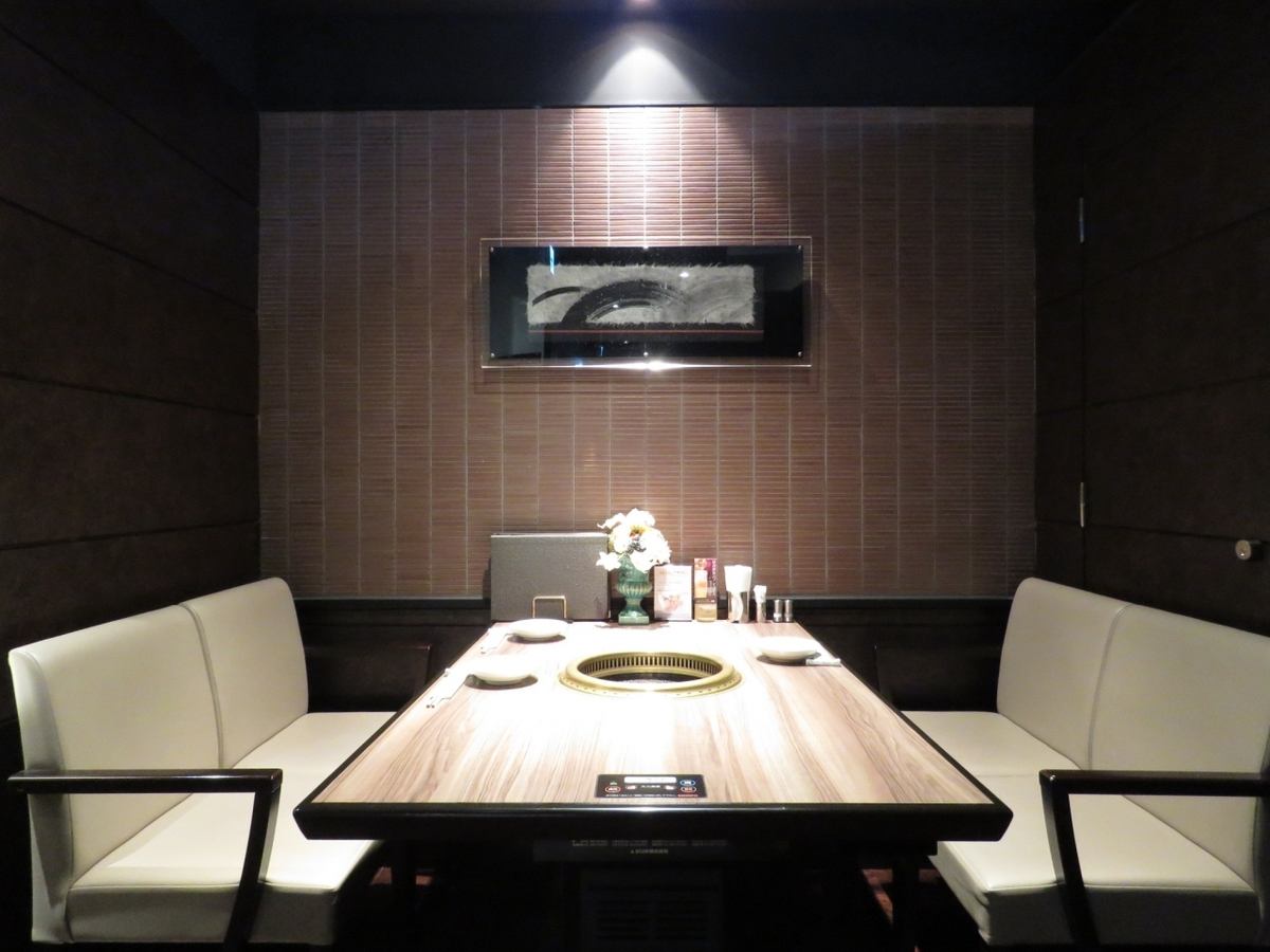 Private room space is for 6 people / up to 24 people if the partition is removed.The important meal is A5 Wagyu beef