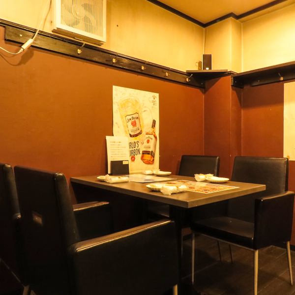 The private rooms can be used for various numbers of people! The entire restaurant can be reserved for 40 people or more, with a maximum of 50 people allowed! We are also open during lunch hours for groups of 10 or more!