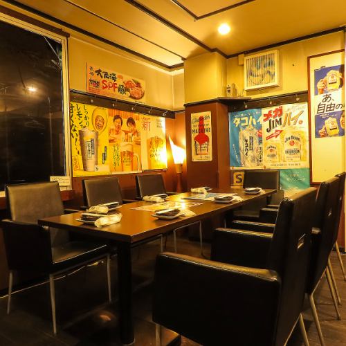 提供可容纳 8 人的私人包间!