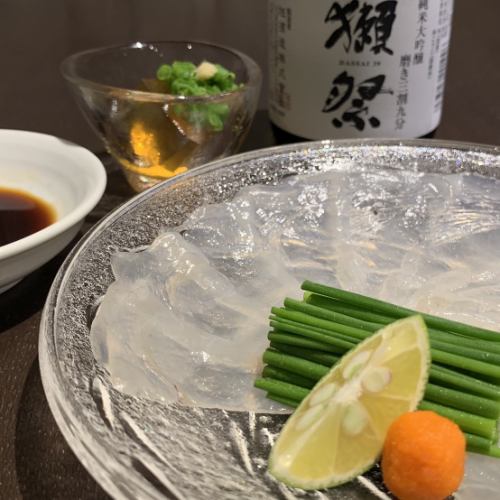 【ふぐ料理”てっさ”】職人の経験が感じられる当店自慢の一品。