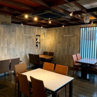 誠に申し訳ございませんが、お席の指定は受け付けておりません
