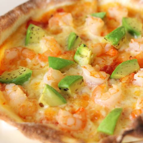 Shrimp and avocado mayo pizza