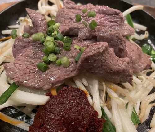 北海道 鉄板塩ジンギスカン 辛味噌添え