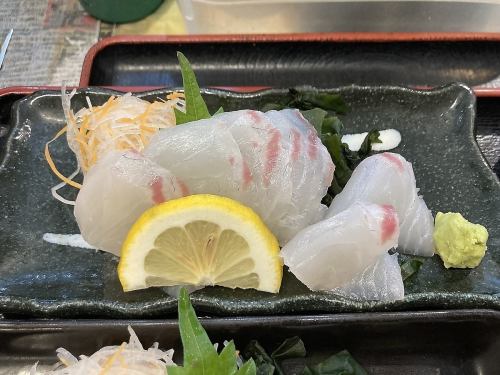 Greater amberjack sashimi/Bonito sashimi