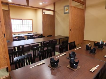 You can combine 2 rooms for 12 people or 1 room for 8 people depending on the number of people! You will also be happy to have a chair where you can stretch out your legs and sit comfortably♪