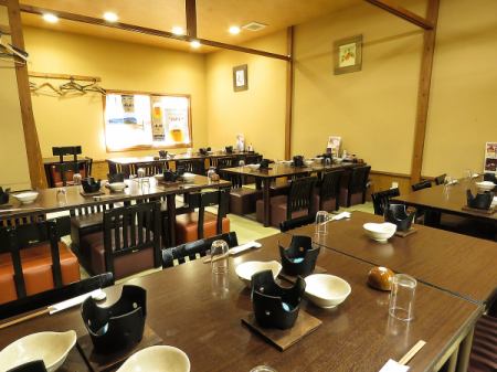 The private tatami room on the second floor can accommodate up to 34 people.The chair with a backrest has a thick cushion so you can relax without getting your feet numb.