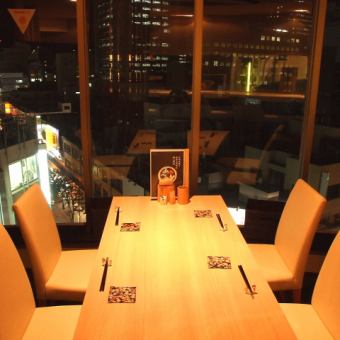 Table seats that are separated by walls and can enjoy night view