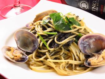 Japanese-style pasta with seaweed and clams