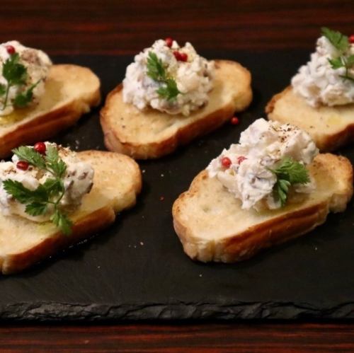 Smoked and cream cheese canapes