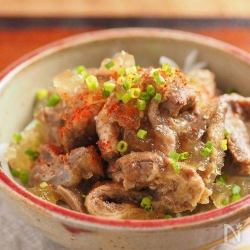 쇠고기 스지폰 식초 / 국물 감기 / 옥수수 튀김 / 오징어 버터 구이 / 닭 껍질 만두