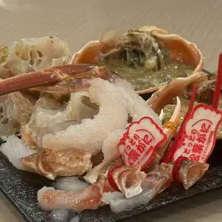 Full course crab meal featuring tagged Matsuba crab from Tottori Prefecture and Echizen crab from Fukui Prefecture. *All-you-can-drink option available for an additional ¥1400 per person.
