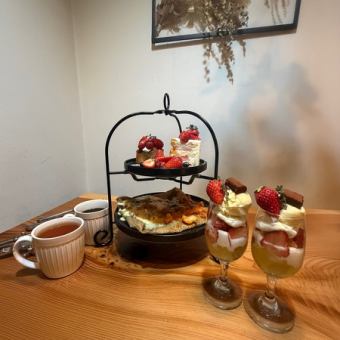 Strawberry Afternoon Tea Set 3,600 yen (tax included)
