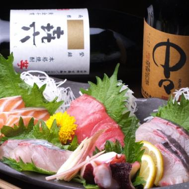 [Fresh and plump♪ An assortment of extremely fresh sashimi!] Enjoy the deliciousness of seasonal seafood that goes well with sake♪
