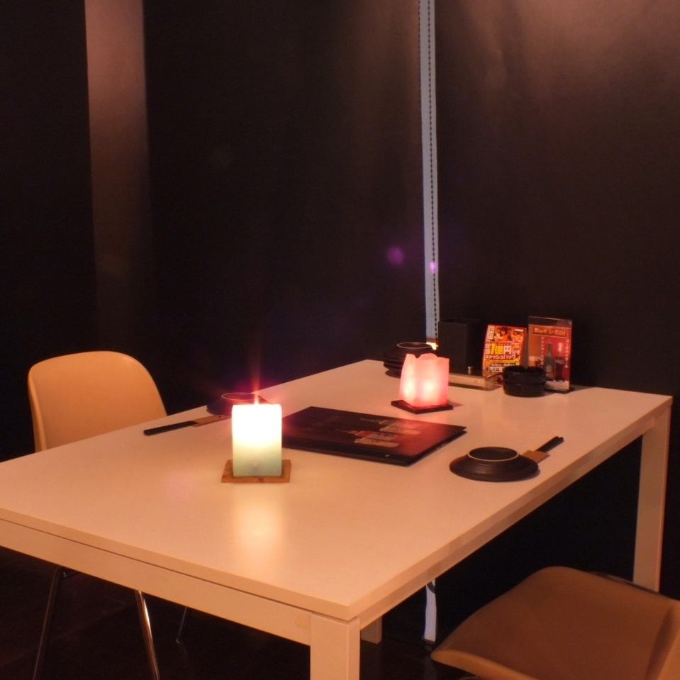 A relaxing date in the candlelit downlight space ♪