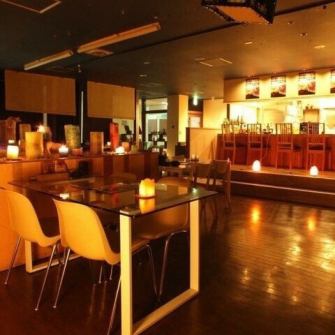 【記念日シーンに最適】ご友人や大切な人の記念日に♪ダウンライトの店内にキャンドルの灯りがおしゃれな雰囲気を演出します。メッセージ入りキャンドルのプレゼントもございます。是非当店で思い出に残る素敵なひと時をお過ごしください♪詳しくはクーポンページをご覧ください。