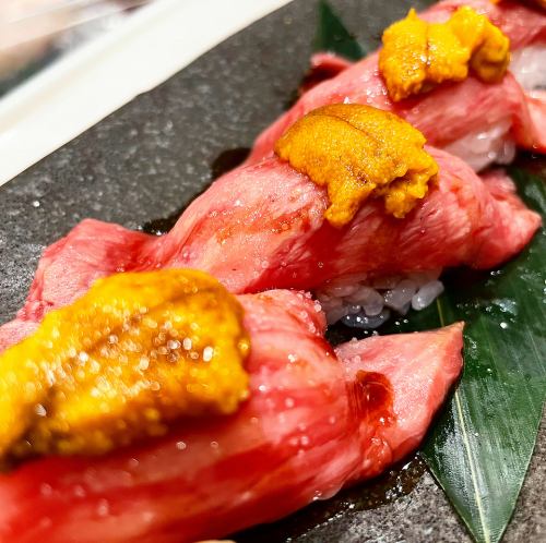 《肉屋のこだわりメニュー》国産うにく寿司 (4貫)