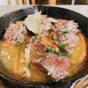 熟成牛ハラミのアヒージョ