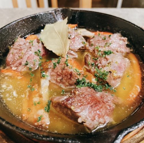 熟成牛ハラミのアヒージョ