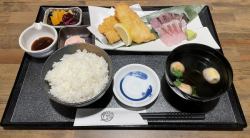 数量限定　刺身定食　アジフライ
