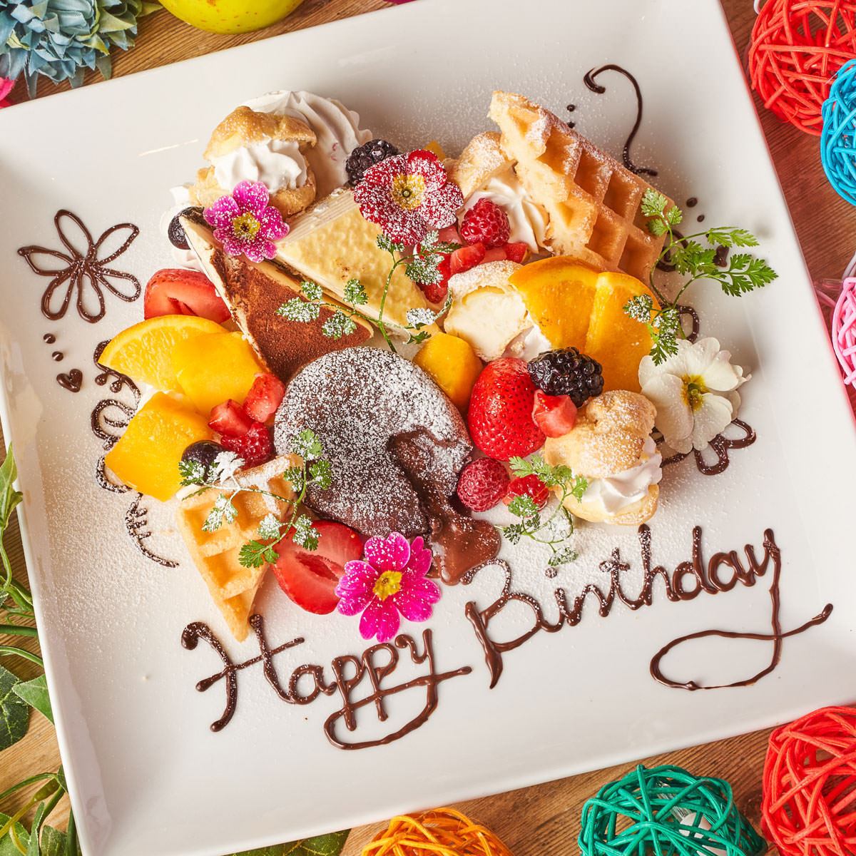 我们提供非常适合庆祝生日和周年纪念日的甜点盘。