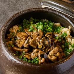黑鸡配煲仔饭