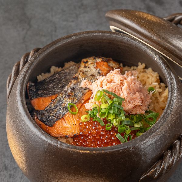 【NEW OPEN】完全個室完備の居酒屋♪鮭と蟹といくらの土鍋ご飯、カツオの塩炙りたたきなど炉端メニュー豊富