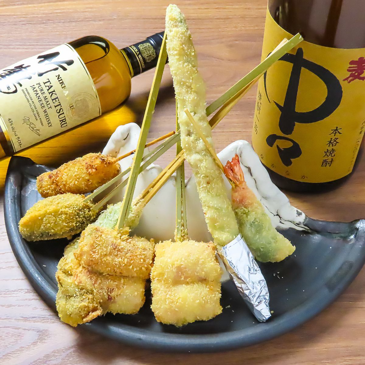 炉端焼き、串揚げ、鶏出汁おでんの当店自慢の三本柱を是非！