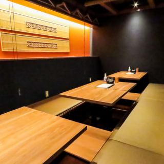 団体様でもゆったりとお座りいただける掘りごたつ席を完備しております