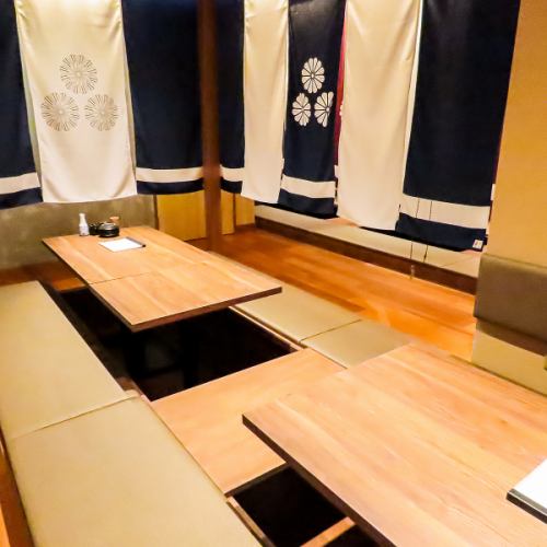 団体様でもゆったりとお座りいただける掘りごたつ席を完備しております