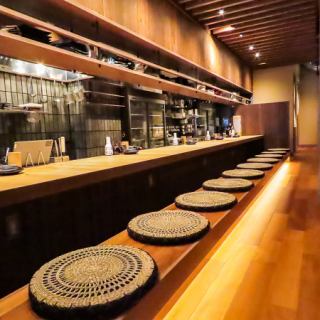 おひとり様でもお気軽にお越しいただけるカウンター席を9席ご用意