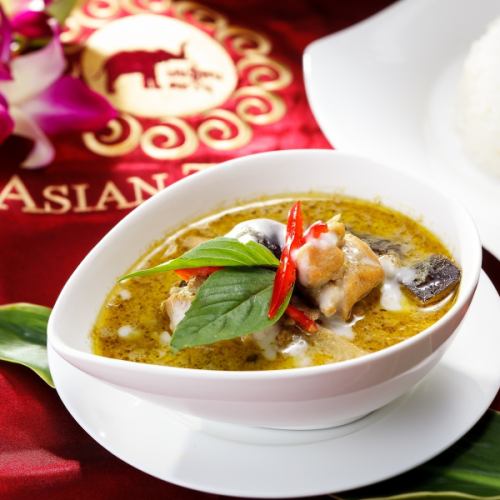 　Cセット　グリーンカレー＋サラダ