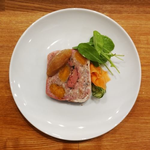 ポークと鶏レバーのテリーヌ アップルチャツネ