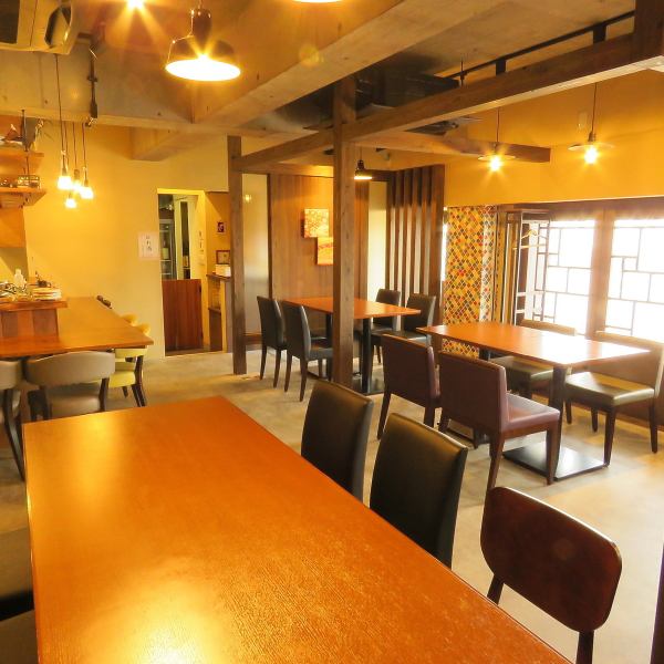 It can be reserved for 20 to 28 people.Please feel free to make a reservation or contact us as we will be happy to discuss with you.We will prepare a course with all-you-can-drink for a private reservation.