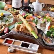 『冬ノ華コース』名物の骨付きチキンや炉端焼きを楽しめる【3時間飲み放題付/10品/4500円】