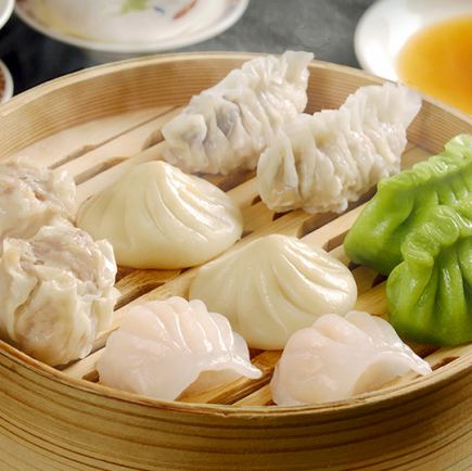 『昼限定食べ放題コース』熟成肉盛りや餃子&小籠包食べ放題含む【2時間飲み放題付/8品/2750円】